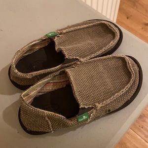 Sanuk boys size 1 shoes